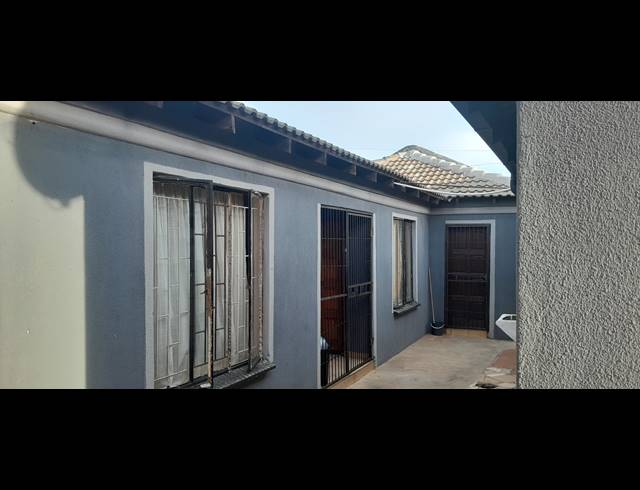 3 BEDROOM FREEHOLD FOR SALE IN VOSLOORUS